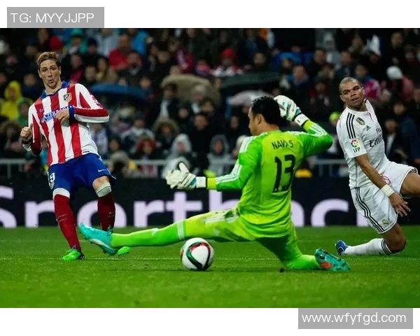 13号足球明星守门员的传奇之路与辉煌瞬间解析